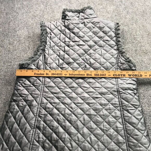 D&Co Vest Womens Medium‎ Gray Quilted Reversible Vest Faux Fur & Nylon Blend - Picture 6 of 11
